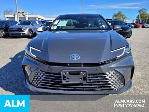 Used 2025 Toyota Camry XLE image 17