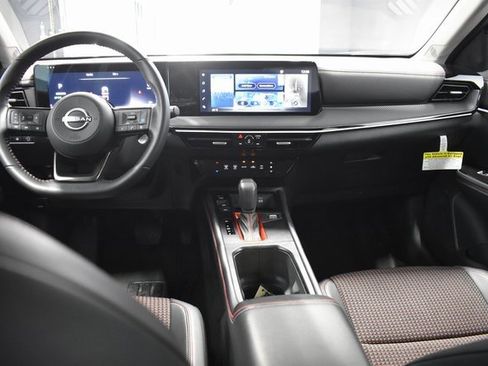 Certified 2025 Nissan Kicks SR image 13