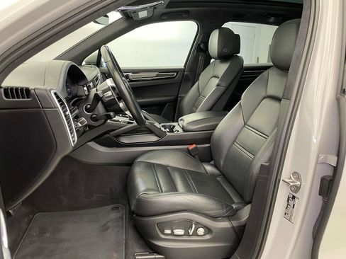 Used 2021 Porsche Cayenne GTS image 5