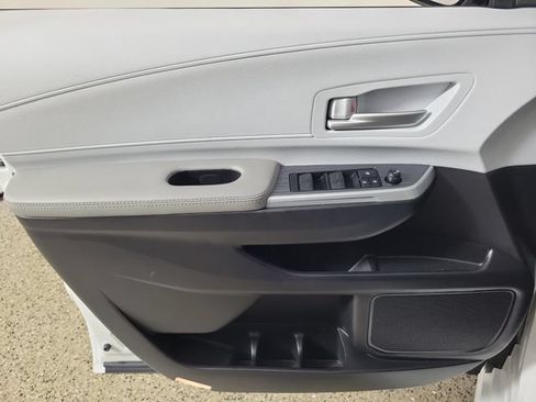 Used 2026 Toyota Sienna XLE FWD image 22