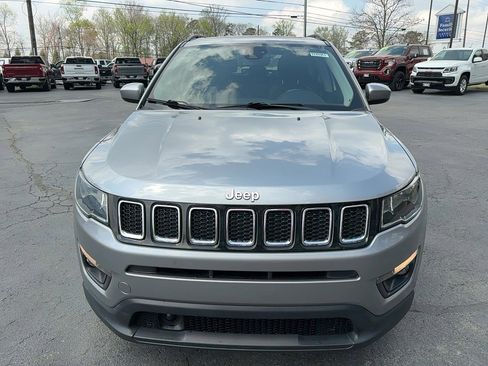 Used 2020 Jeep Compass Latitude image 3