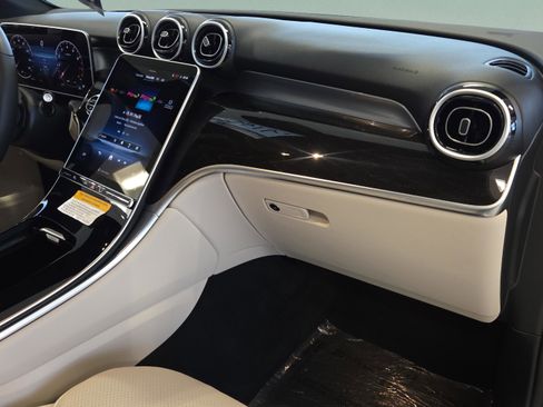 Used 2026 Mercedes-Benz GLC 300 image 17