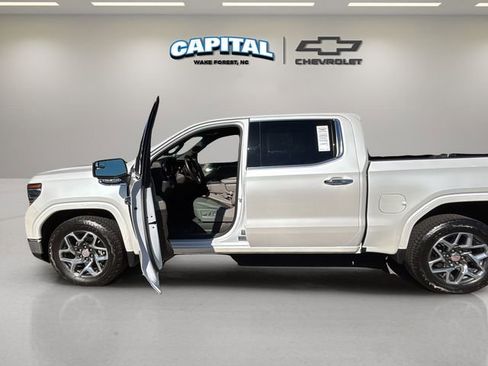 Used 2024 GMC Sierra 1500 SLT image 13