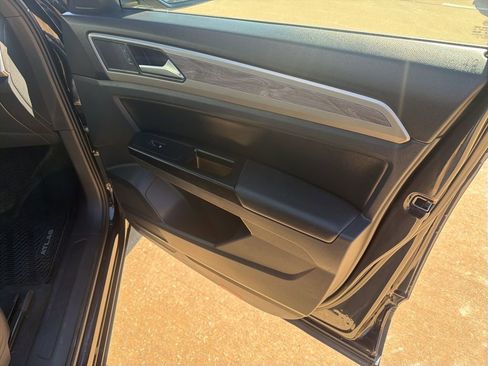 Used 2020 Volkswagen Atlas Cross Sport SE w/ Panoramic Sunroof Package image 28