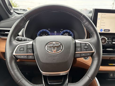 Used 2023 Toyota Highlander Platinum AWD/4WD image 14