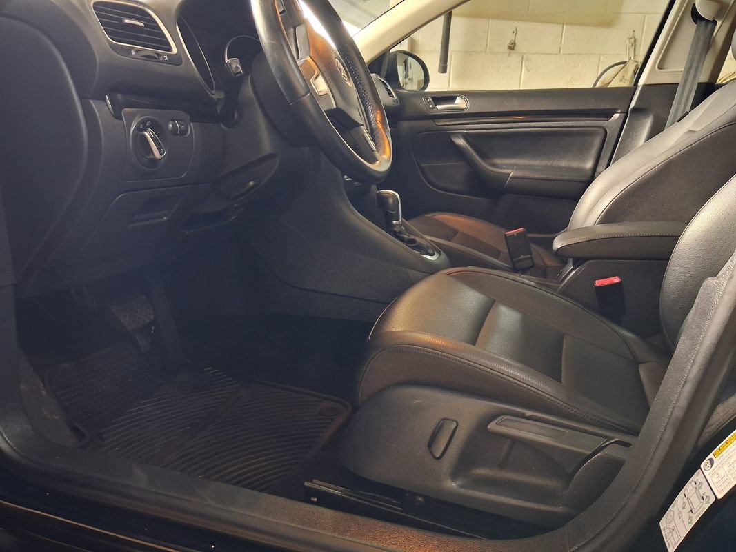 Used 2013 Volkswagen Jetta SE FWD image 16