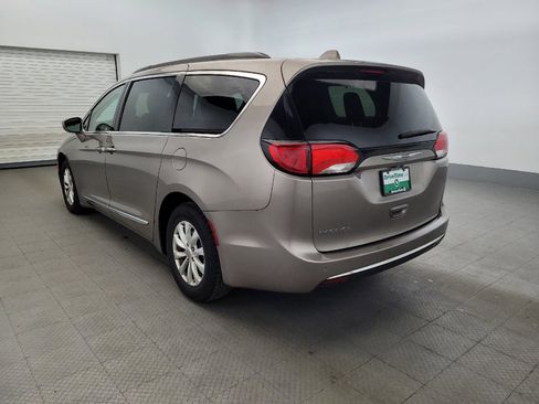 Used 2017 Chrysler Pacifica Touring-L FWD image 5