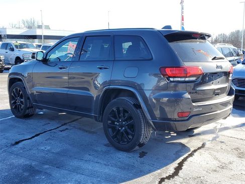 Used 2021 Jeep Grand Cherokee Laredo X image 4