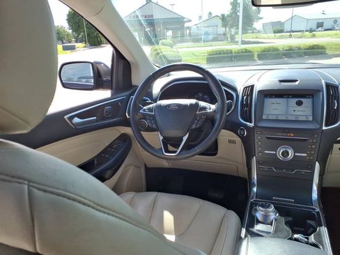 Used 2019 Ford Edge Titanium FWD image 10