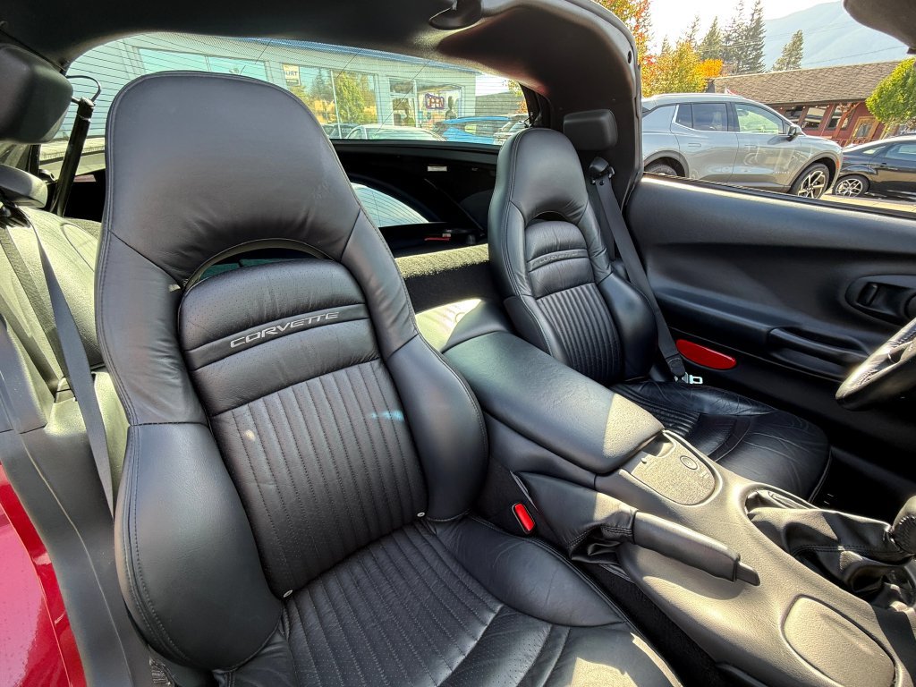 Used 2004 Chevrolet Corvette Coupe w/ Roof Package RWD image 30