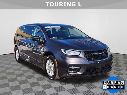Used 2023 Chrysler Pacifica Touring-L image 1