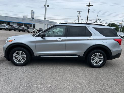 Used 2024 Ford Explorer XLT w/ Equipment Group 202A AWD/4WD image 8