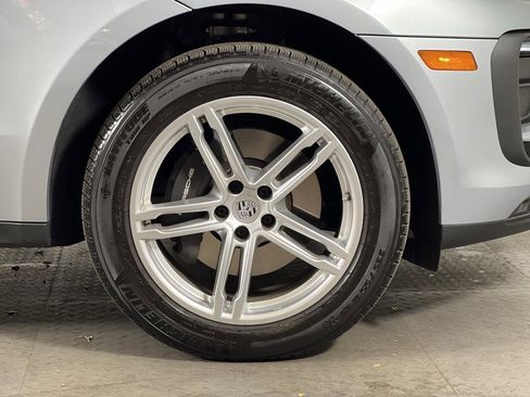 Certified 2025 Porsche Macan image 15