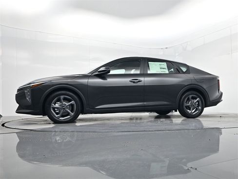 New 2025 Kia K4 LXS image 34