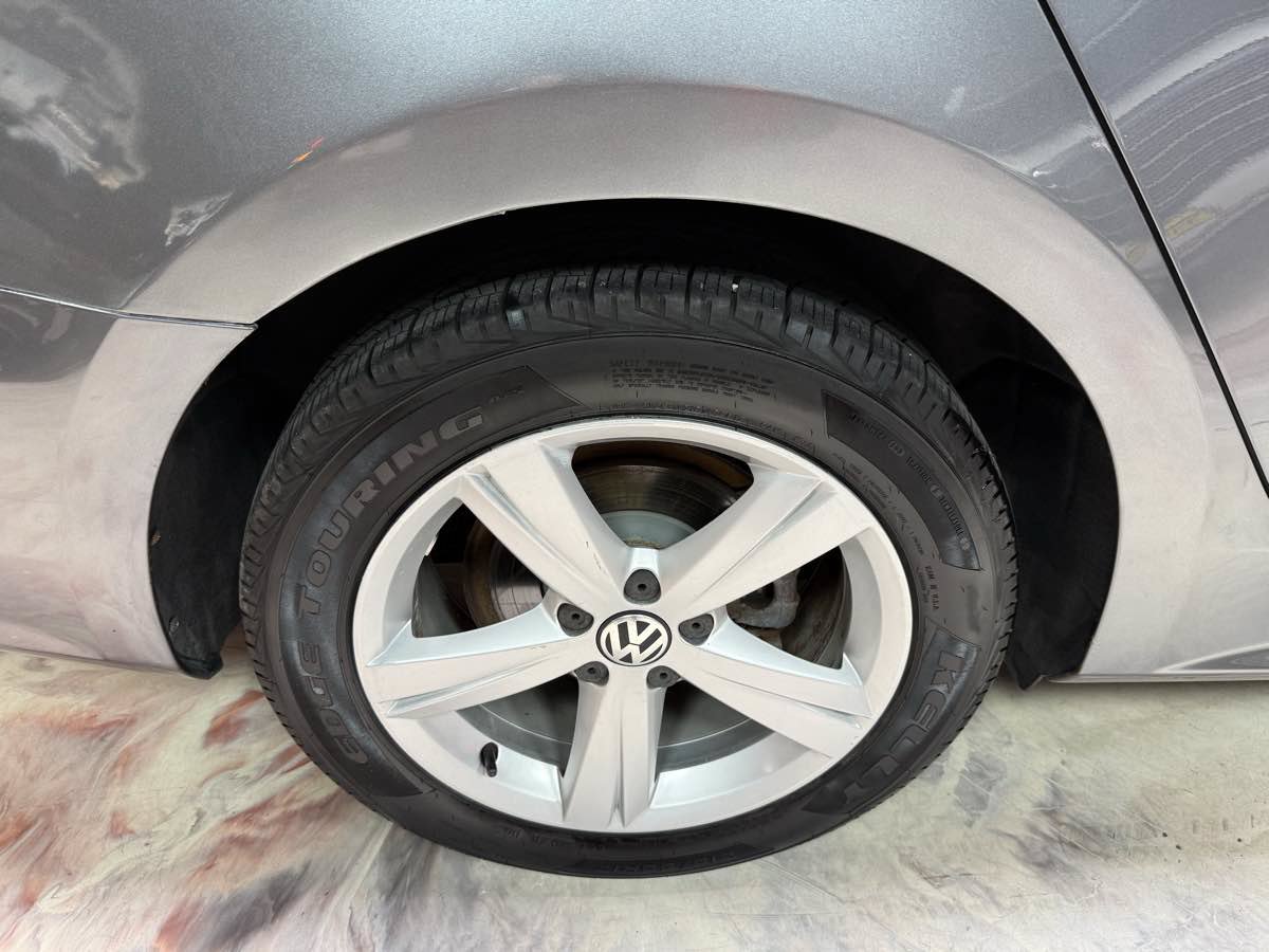 Used 2013 Volkswagen Passat 2.5 SE FWD image 36