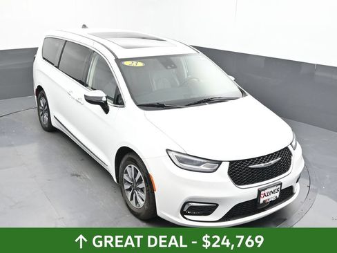 Used 2023 Chrysler Pacifica Limited FWD image 41