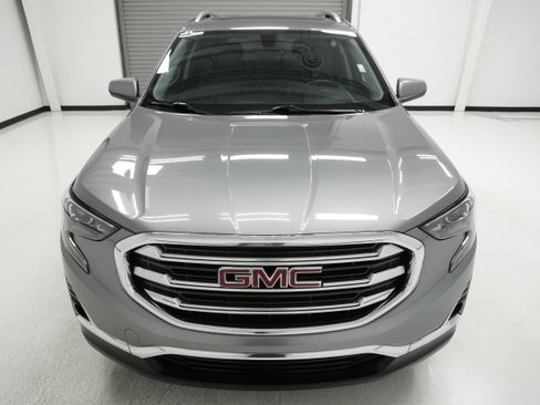 Used 2018 GMC Terrain SLT w/ Preferred Package FWD image 2