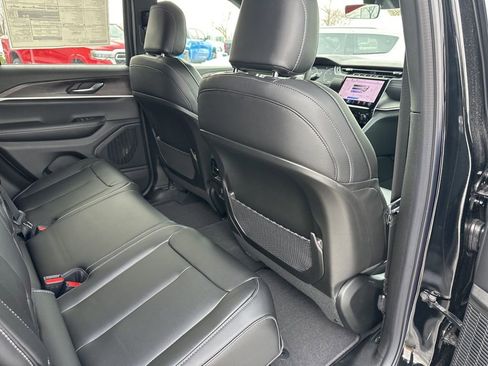 New 2025 Jeep Grand Cherokee Limited w/ Black Appearance Package AWD/4WD image 51