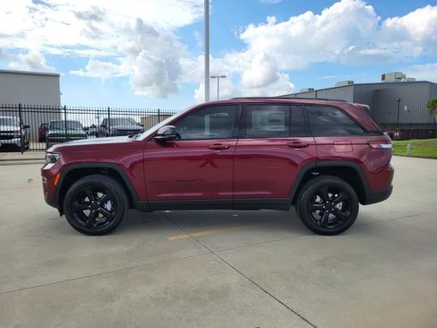 New 2025 Jeep Grand Cherokee Limited w/ Black Appearance Package image 2