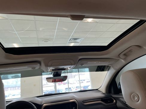 Used 2022 GMC Acadia Denali w/ Denali Ultimate Package image 18