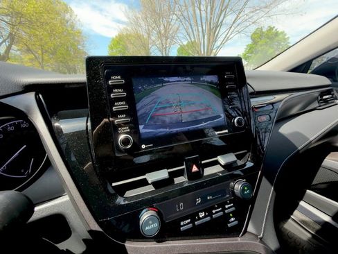 Used 2021 Toyota Camry SE FWD image 12