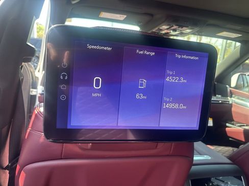 Certified 2025 Cadillac Escalade ESV Sport w/ Touring Package image 32