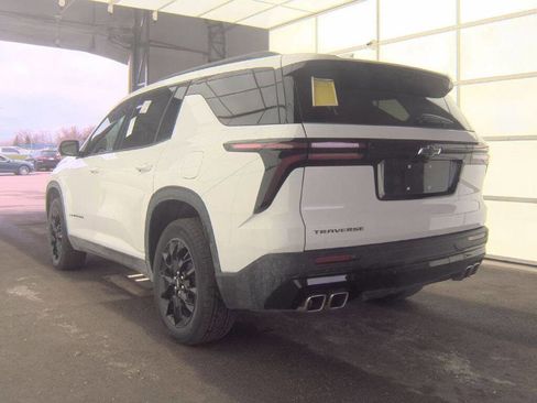 Used 2025 Chevrolet Traverse LT w/ Midnight/Sport Edition FWD image 2