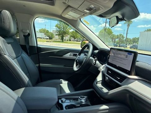 Used 2025 Ford Explorer Active w/ Active Comfort Package AWD/4WD image 23