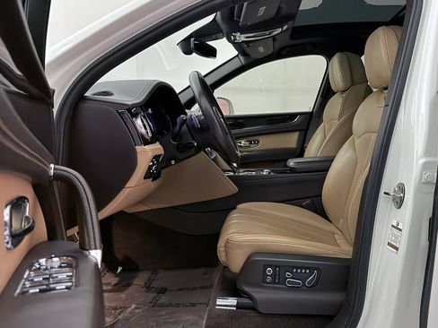 Used 2018 Bentley Bentayga image 18