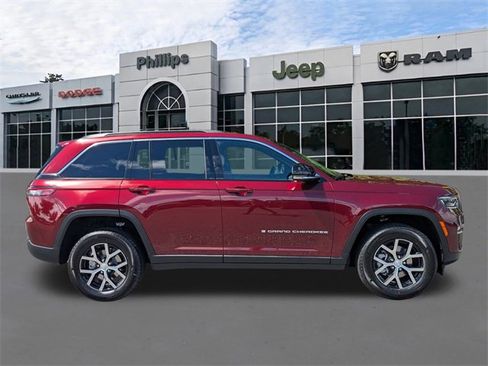 New 2025 Jeep Grand Cherokee Limited w/ Luxury Tech Group II image 2