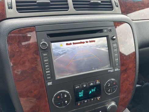 Used 2013 Chevrolet Avalanche LTZ image 10