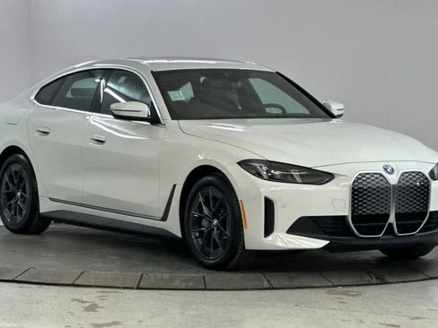 Used 2025 BMW i4 eDrive40 w/ Premium Package image 9