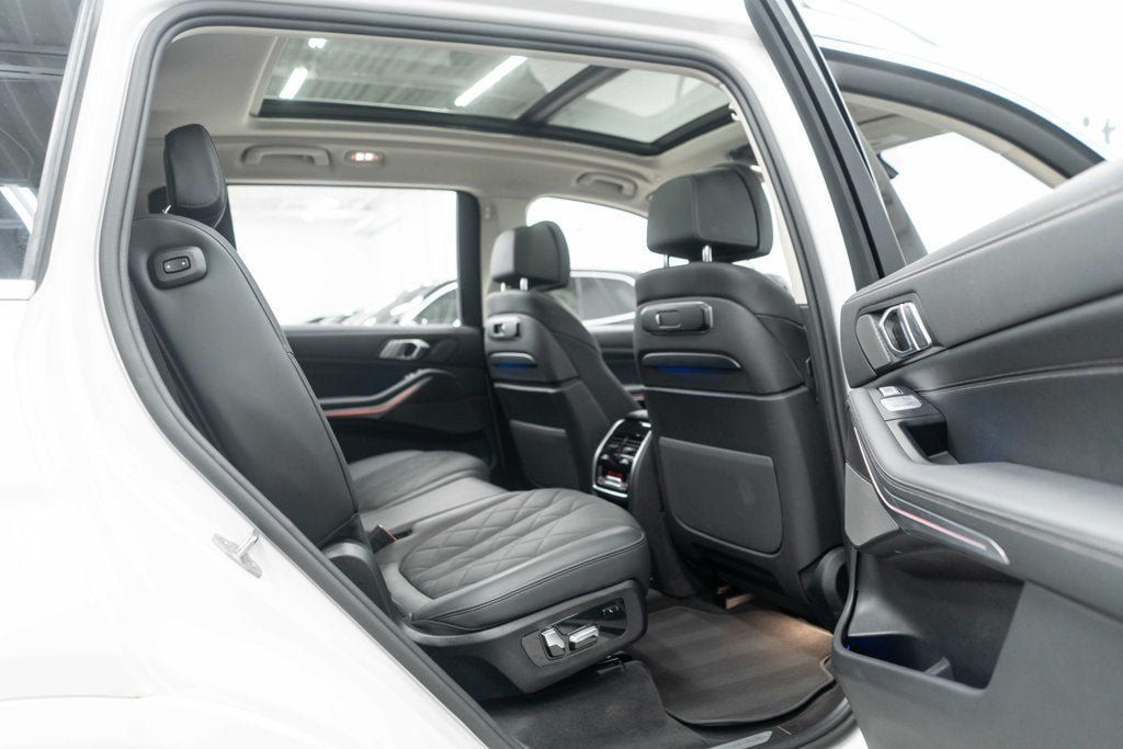 Used 2025 BMW X7 xDrive40i AWD/4WD image 11