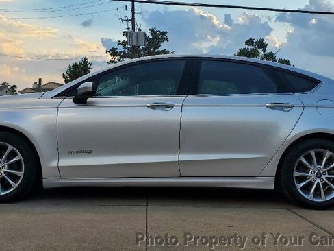 Used 2017 Ford Fusion SE image 23