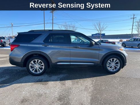 Used 2023 Ford Explorer XLT w/ Equipment Group 202A image 8