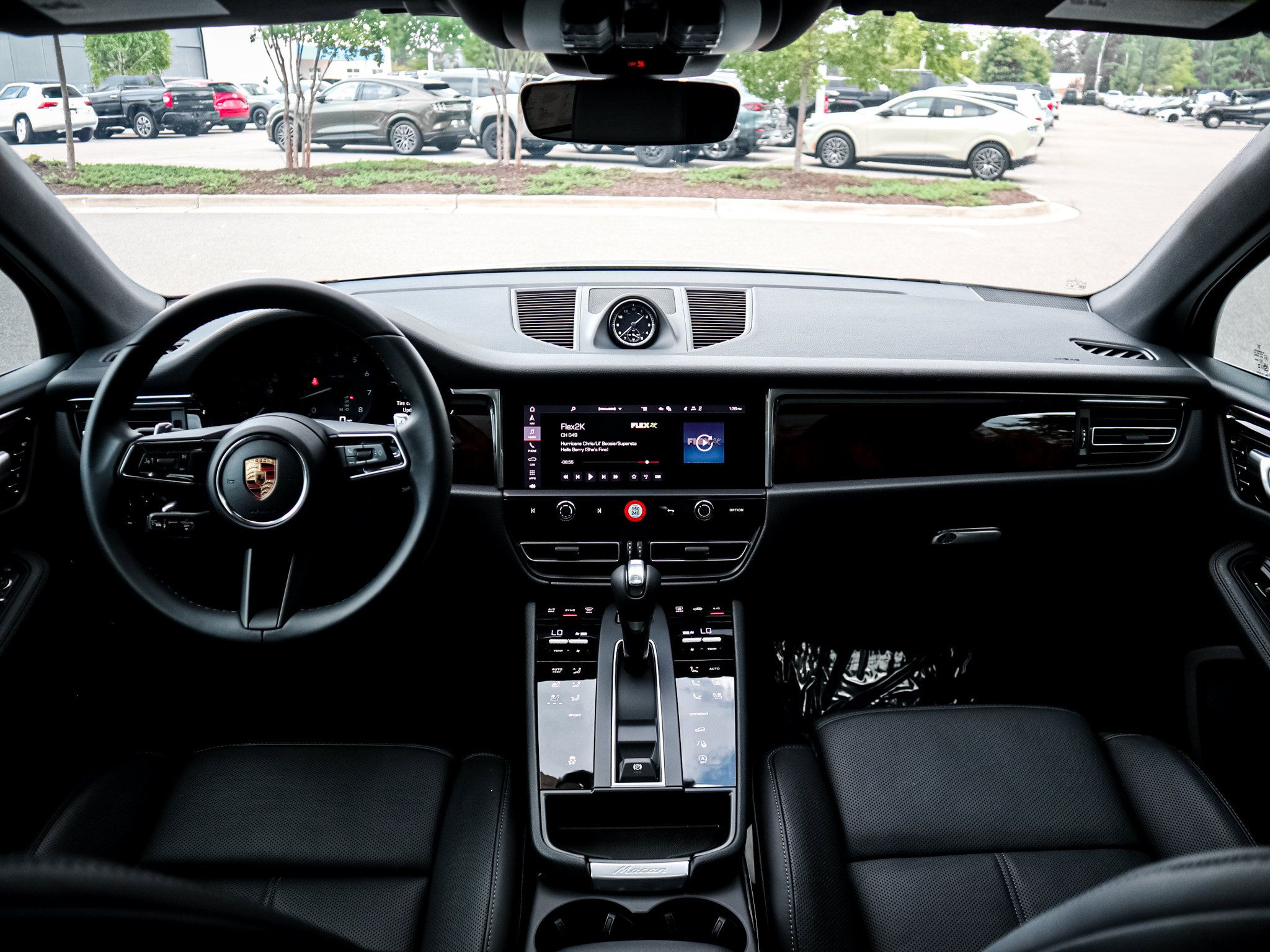 Used 2026 Porsche Macan w/ Premium Package Plus AWD/4WD image 29