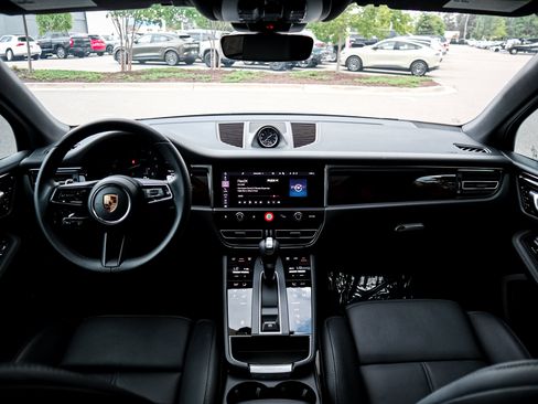 Used 2026 Porsche Macan w/ Premium Package Plus AWD/4WD image 29