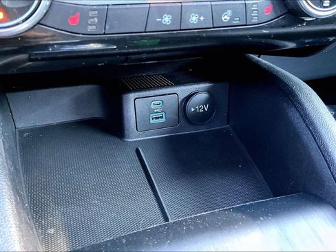 Used 2022 Ford Escape SE w/ SE Sport Appearance Package FWD image 27