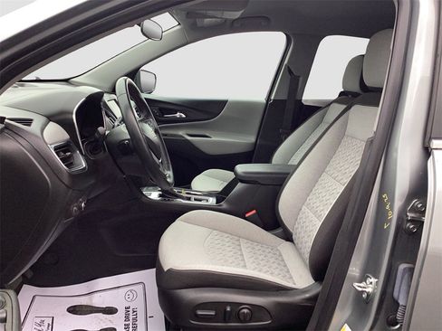 Used 2023 Chevrolet Equinox LT w/ Driver Convenience Package image 9