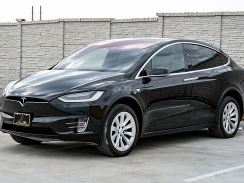 Used 2017 Tesla Model X 90D image 7
