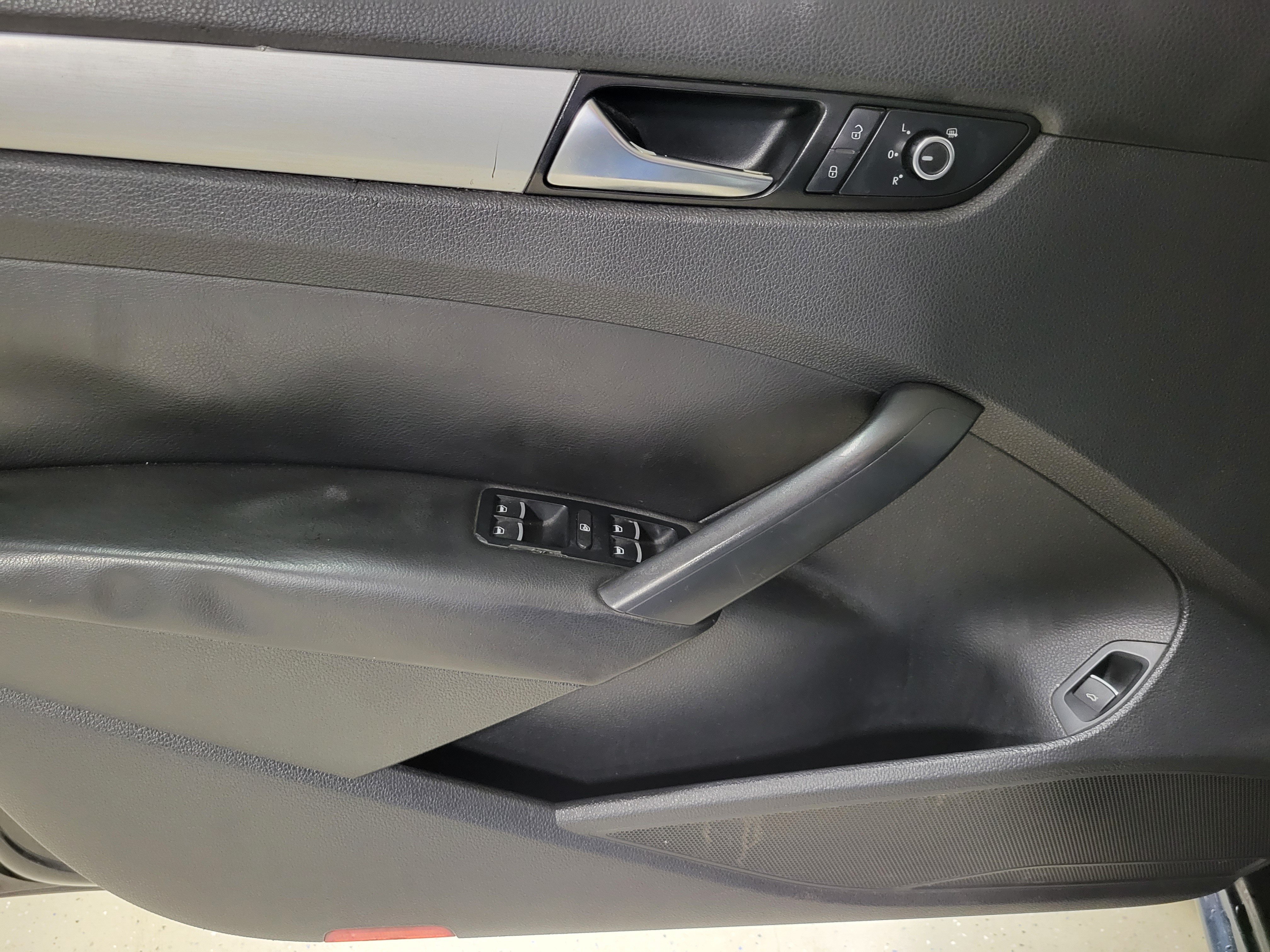 Used 2013 Volkswagen Passat 2.5 SE FWD image 18