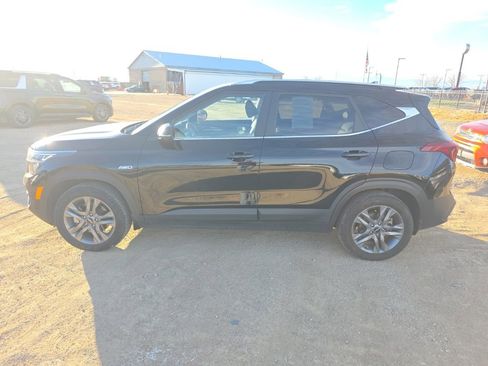 Certified 2023 Kia Seltos S w/ Navigation Package image 2