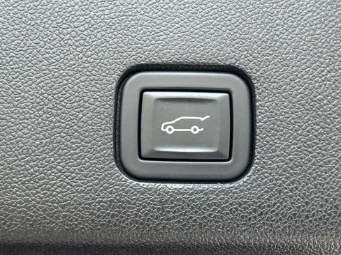Used 2023 Cadillac XT6 Luxury FWD image 13