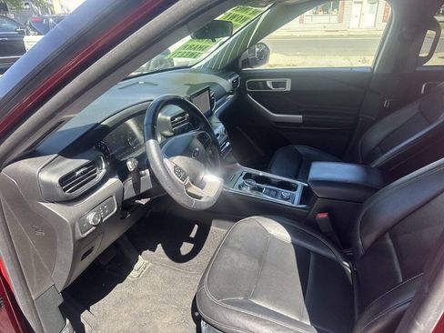Used 2020 Ford Explorer XLT w/ Equipment Group 202A AWD/4WD image 15