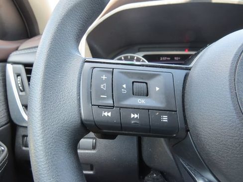 Used 2023 Nissan Rogue SV FWD image 12
