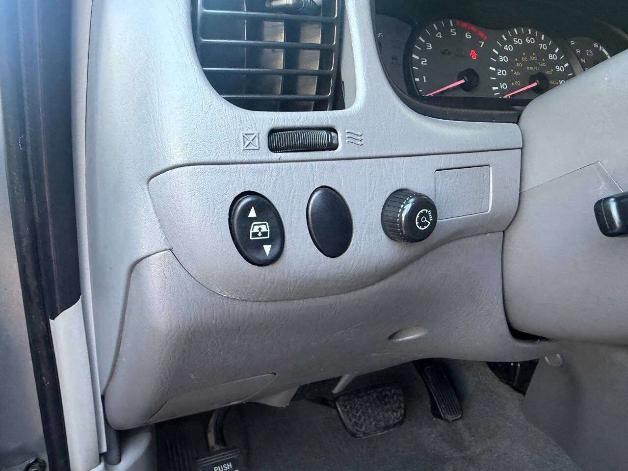 Used 2003 Toyota Sequoia Limited RWD image 24