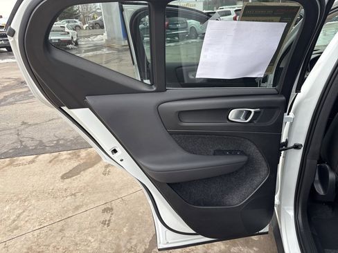 Certified 2025 Volvo XC40 B5 Core image 36