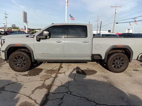 Used 2025 GMC Sierra 2500 AT4 w/ AT4 Premium Plus Package image 2