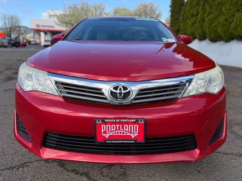 Used 2014 Toyota Camry L image 3