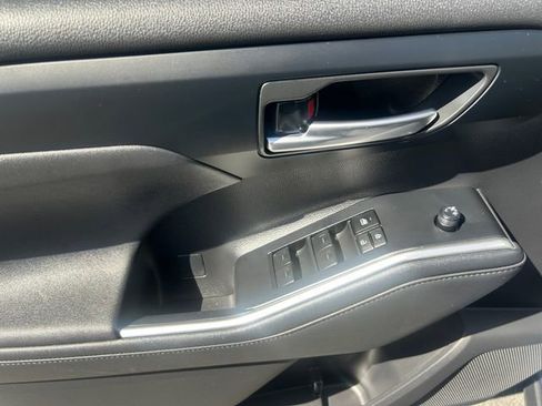 Used 2023 Toyota Highlander XLE image 11